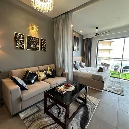 Luxe Lagoon Studio